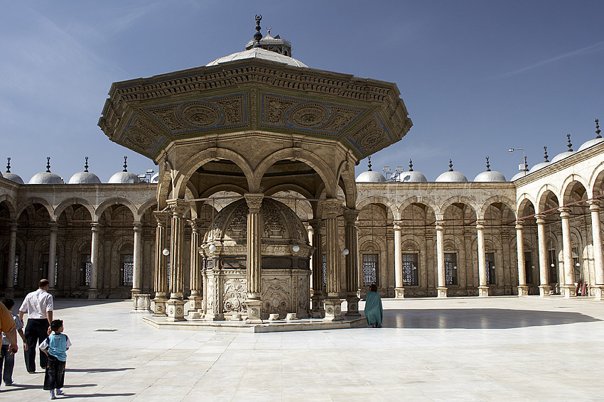 (029) Innenhof der Alabastermoschee